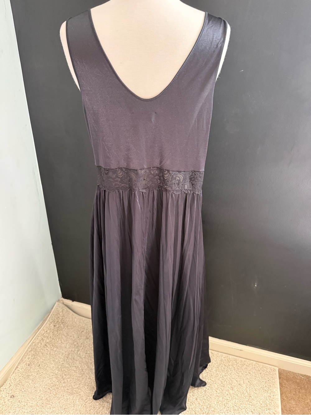 Vintage Shadowline Women's Black Lace V-Neck Nightgown 1x - Picture 3 of 6